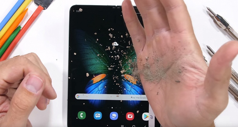 Samsung Galaxy Fold удивил в тестах на прочность