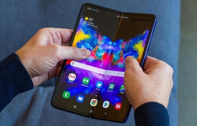 Samsung просит пользователей осторожно обращаться с Galaxy Fold