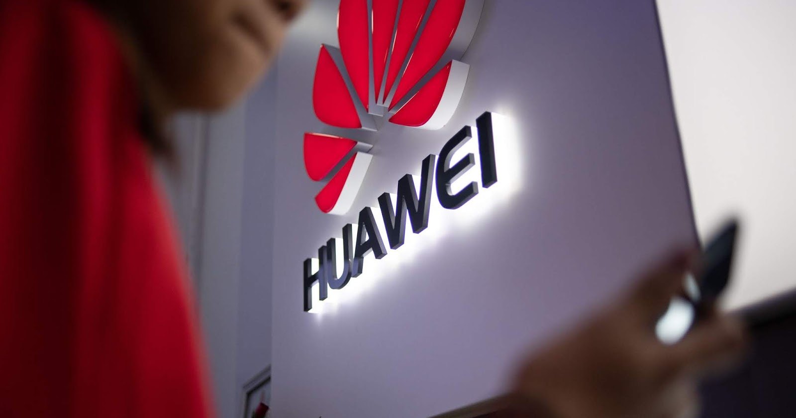 Разработчики программ для новой ОС Huawei не могут работать