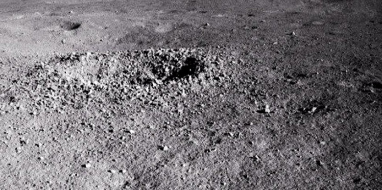 Китайский луноход изучил таинственный «гель», найденный на поверхности Луны