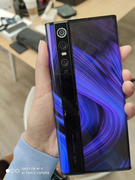 Xiaomi Mi Mix Alpha с опоясывающим экраном на живых фото и видео