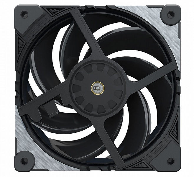 Переключатель на корпусе вентилятора Cooler Master MasterFan SF120M позволяет ограничивать максимальную скорость