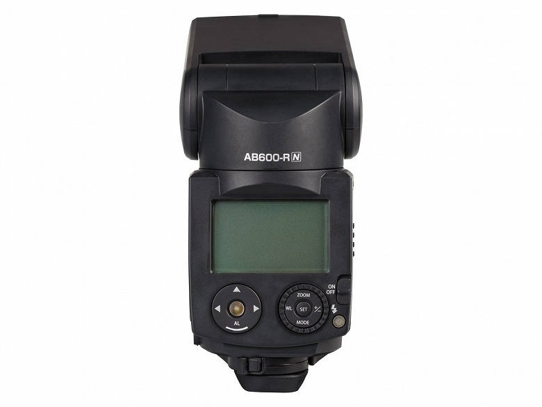 Вспышка Kenko AB600-R автоматически ориентирует головку для лучшего освещения