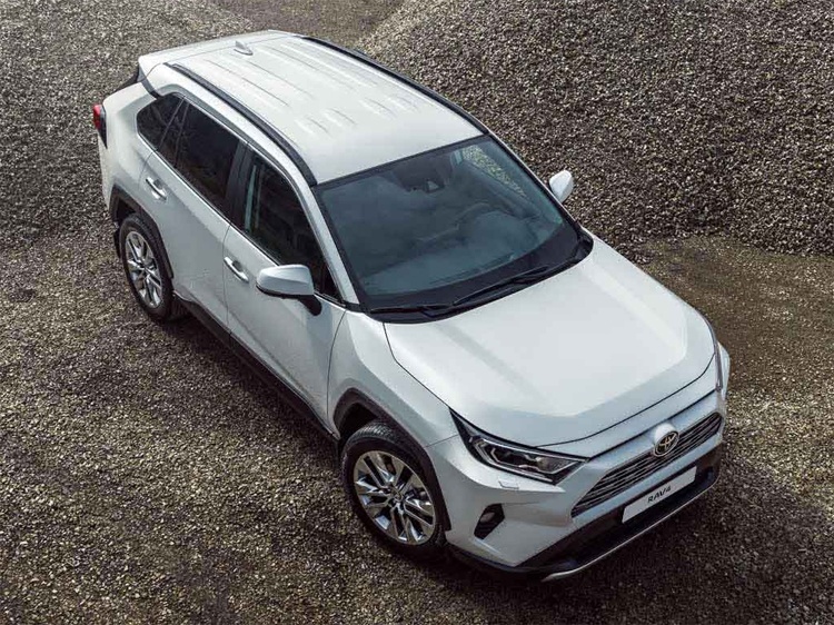 Новый кроссовер Toyota RAV4: улучшенный внедорожный потенциал и цена от 1 756 000 рублей