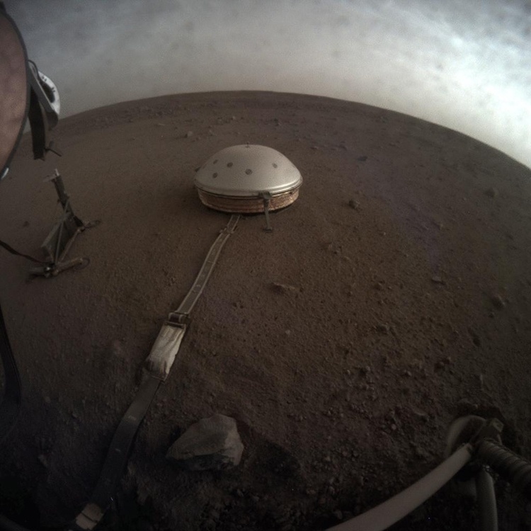 Голос Марса: зонд NASA InSight записал звуки из глубин Красной планеты