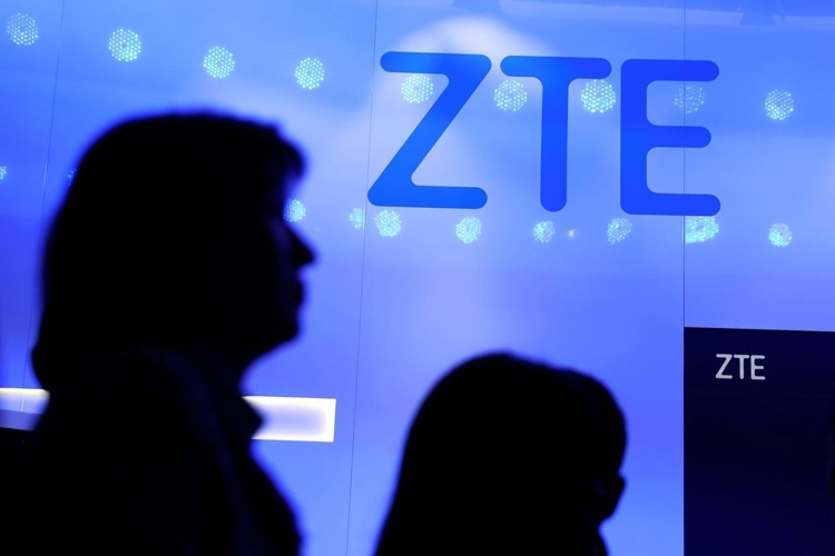 ZTE запатентовала смартфон с вращающимся блоком сенсоров