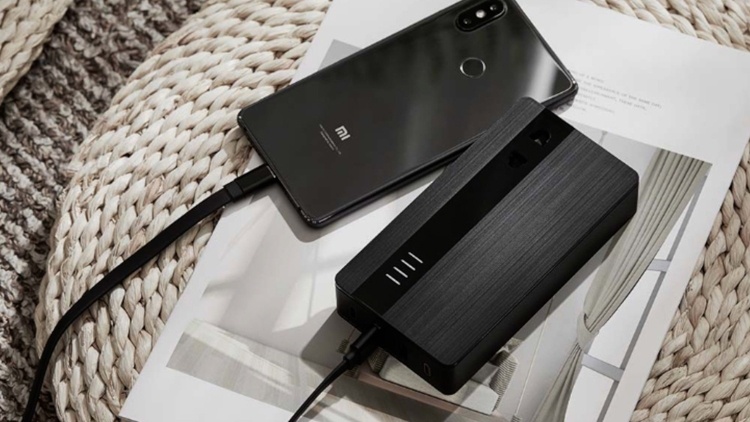 Xiaomi MIX Charger: резервный аккумулятор с полноценной розеткой