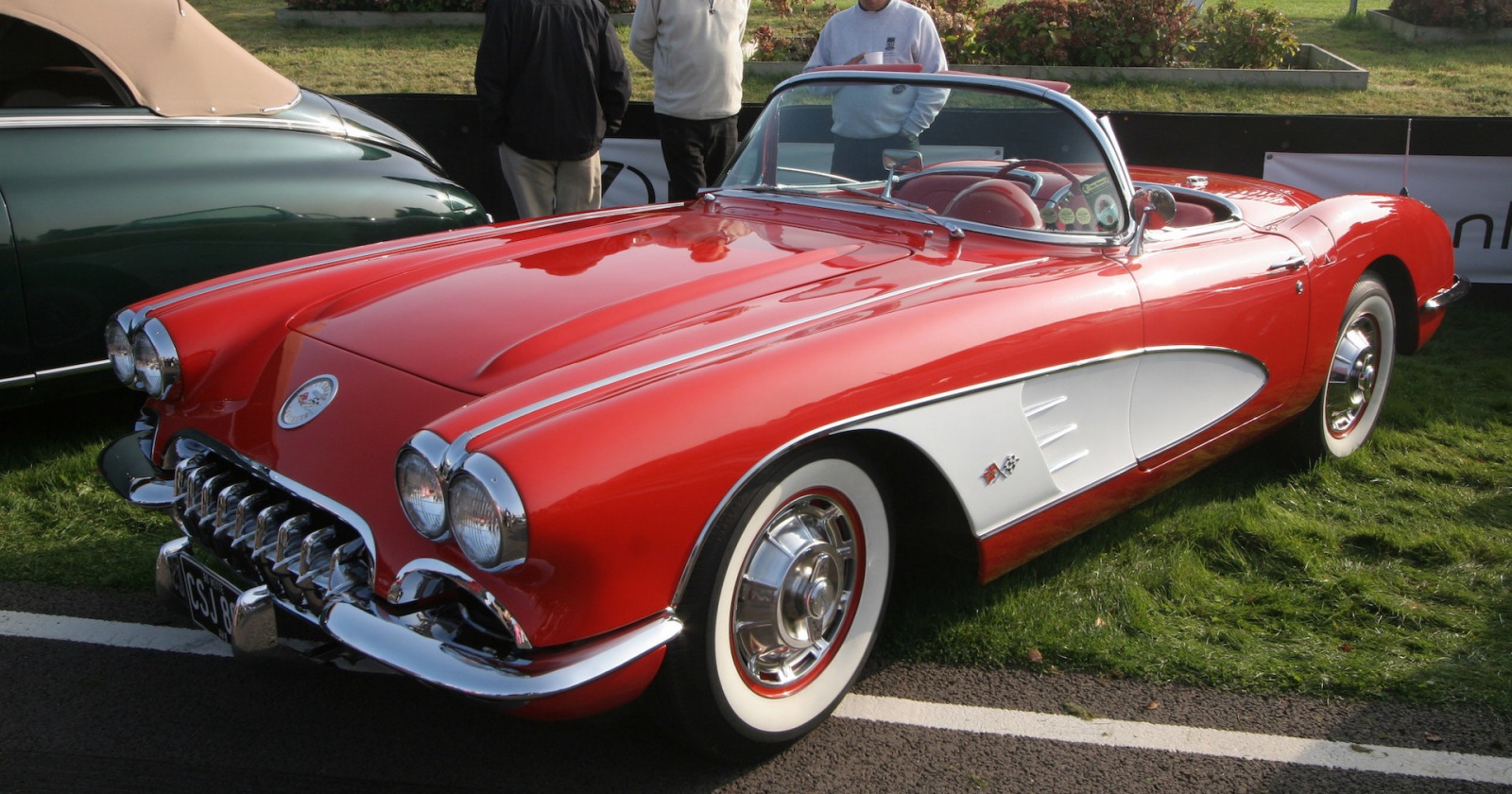 Пластмассовый символ Америки: автомобиль Corvette Пластмассовый символ Америки: автомобиль Corvette