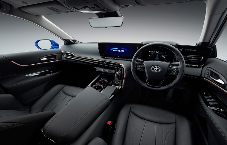 Новый водородный автомобиль Toyota Mirai удивляет внешностью