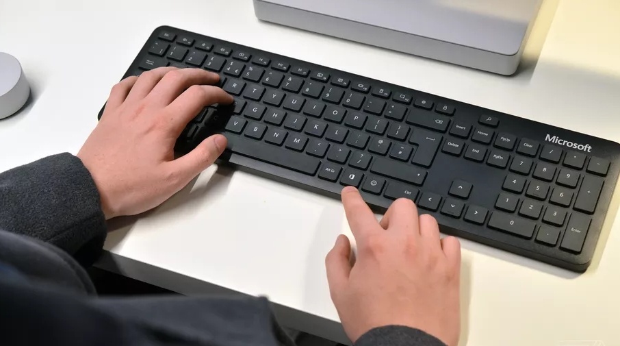 Microsoft выпускает клавиатуры с новыми клавишами — Office и Emoji - 2