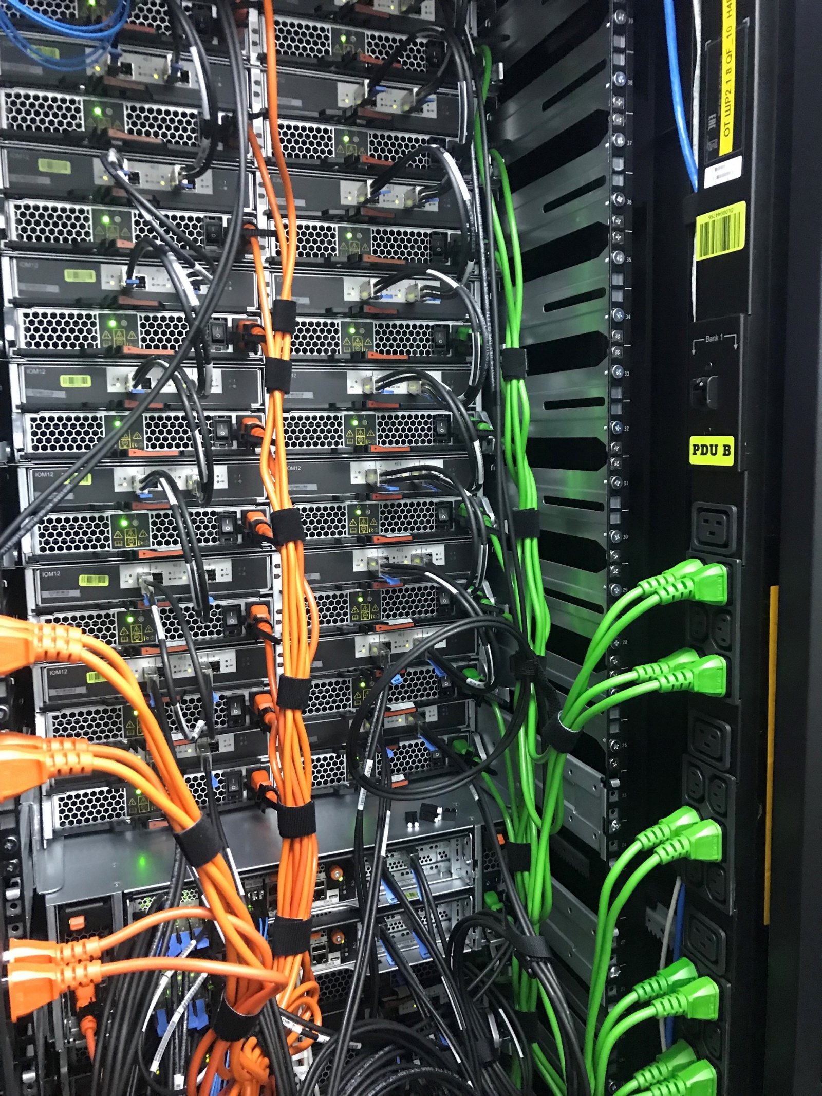 PDU и все-все-все: распределение питания в стойке - 1 PDU и все-все-все: распределение питания в стойке - 1