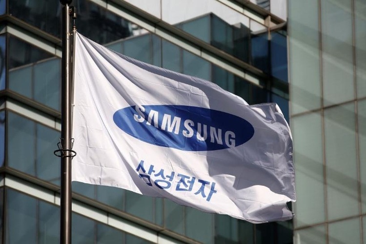 Появление смартфона Samsung с подэкранной камерой ожидается в 2020 году
