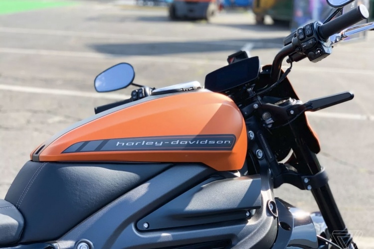 Harley-Davidson возобновила производство своего первого электроцикла после проблем с зарядкой
