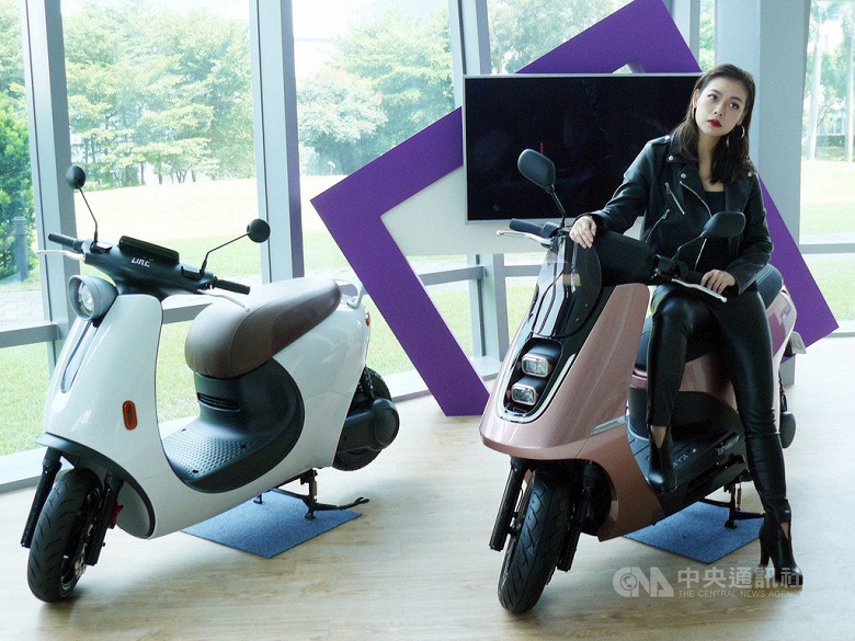 Компания URE представила мотороллер на водородных топливных элементах