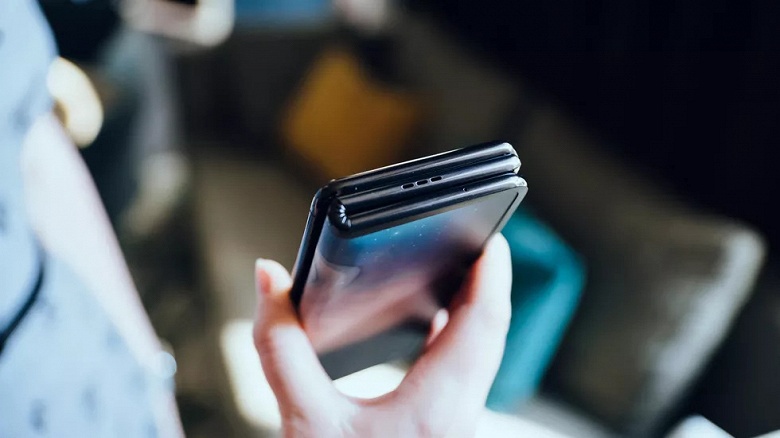 Представлен новый складной смартфон - 3 Представлен новый складной смартфон