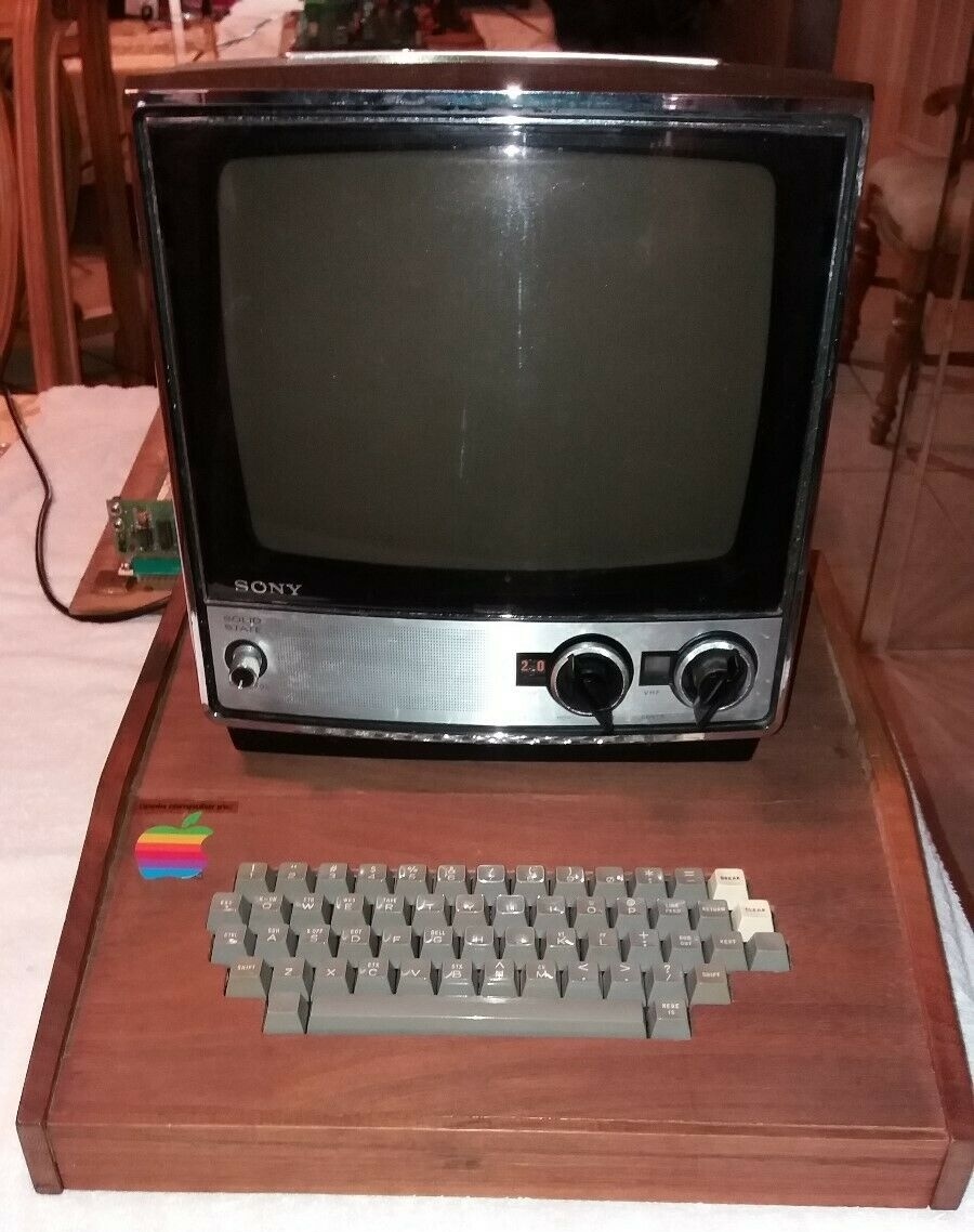 Оригинальный и полностью рабочий компьютер Apple I выпуска 1976 года впервые продают на eBay - 2