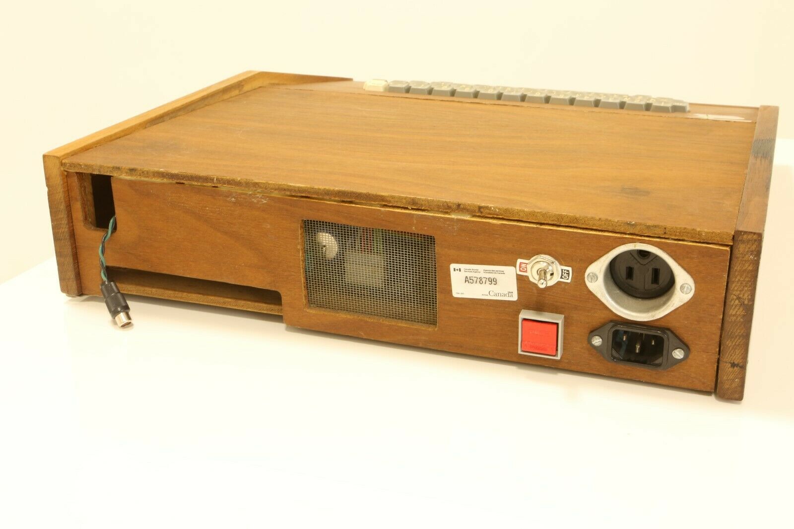 Оригинальный и полностью рабочий компьютер Apple I выпуска 1976 года впервые продают на eBay - 4