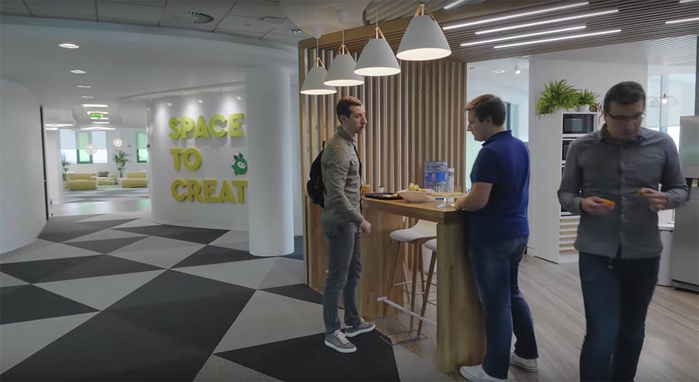 Парфенон. Миллиардеры из хрущоб: как братья Бухманы стали миллиардерами, а онлайн Вологда — глобальной - 27 Парфенон. Миллиардеры из хрущоб: как братья Бухманы стали миллиардерами, а онлайн Вологда — глобальной - 27