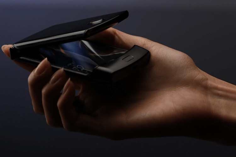 «Утёкшее» изображение приоткрывает завесу тайны над гибким смартфоном Motorola RAZR «Утёкшее» изображение приоткрывает завесу тайны над гибким смартфоном Motorola RAZR