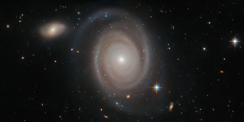 «Хаббл» получил удивительный снимок галактики в 230 млн световых лет