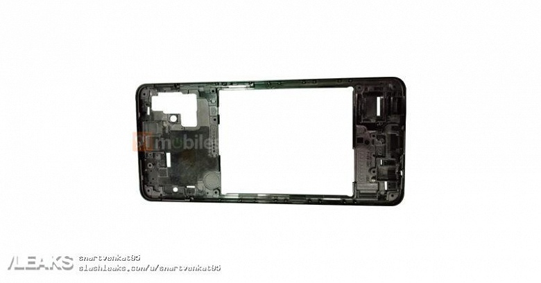 Samsung Galaxy A51 позирует на первых снимках - 1 Samsung Galaxy A51 позирует на первых снимках