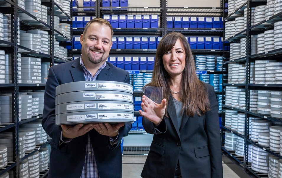 Microsoft и Warner Bros. записали копию фильма «Супермен» 1978 года на кварцевое стекло - 2 Microsoft и Warner Bros. записали копию фильма «Супермен» 1978 года на кварцевое стекло - 2