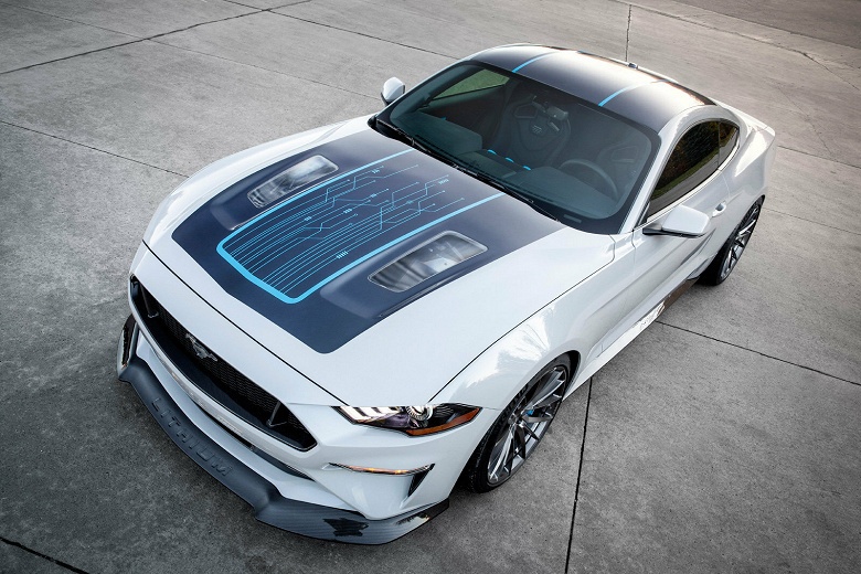 Электромобиль Ford Mustang Lithium оснащен механической коробкой передач - 1 Электромобиль Ford Mustang Lithium оснащен механической коробкой передач