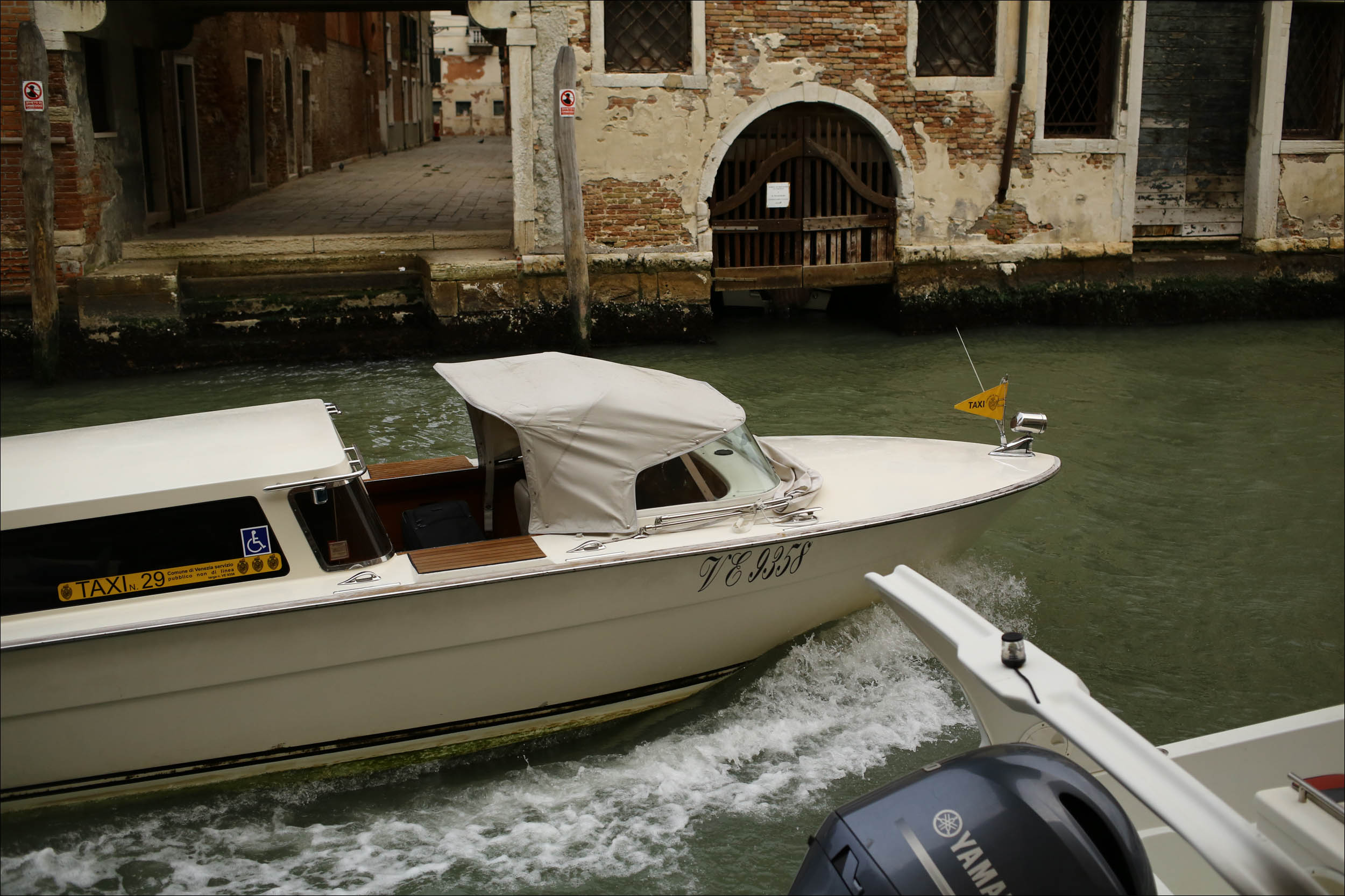 Город-на-лодках: как Венеция существует без машин - 13