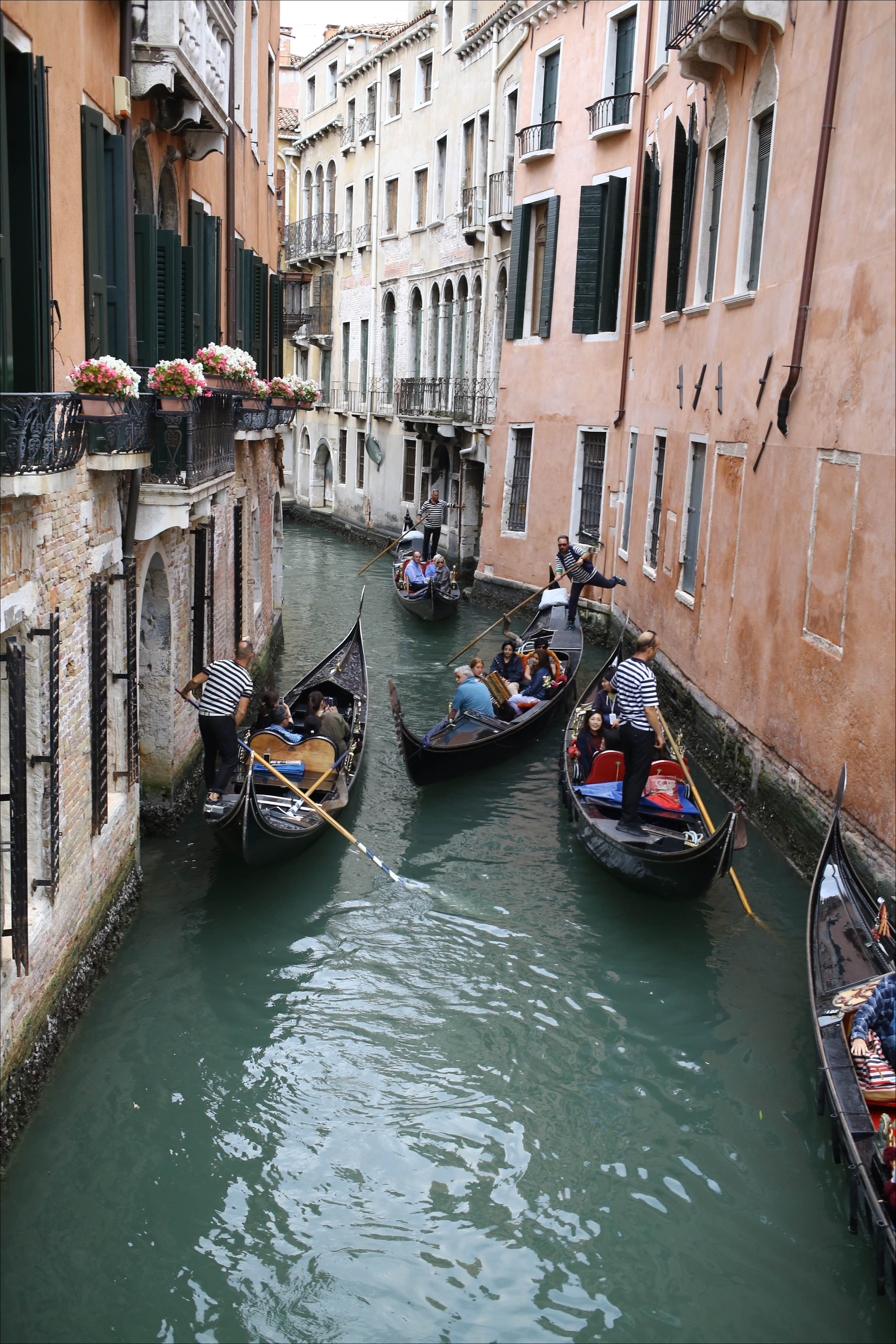 Город-на-лодках: как Венеция существует без машин - 17