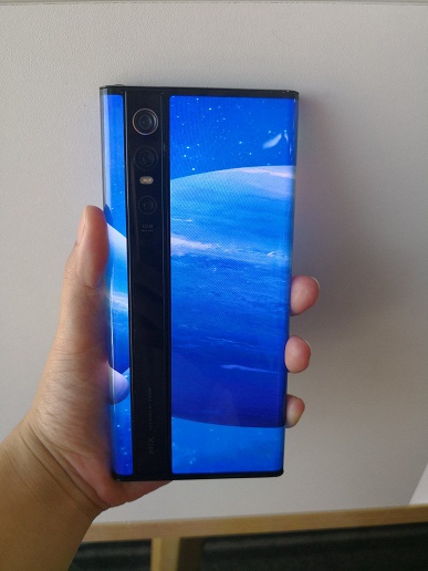 Уникальный Xiaomi Mi Mix Alpha на качественных фотографиях с близкого расстояния