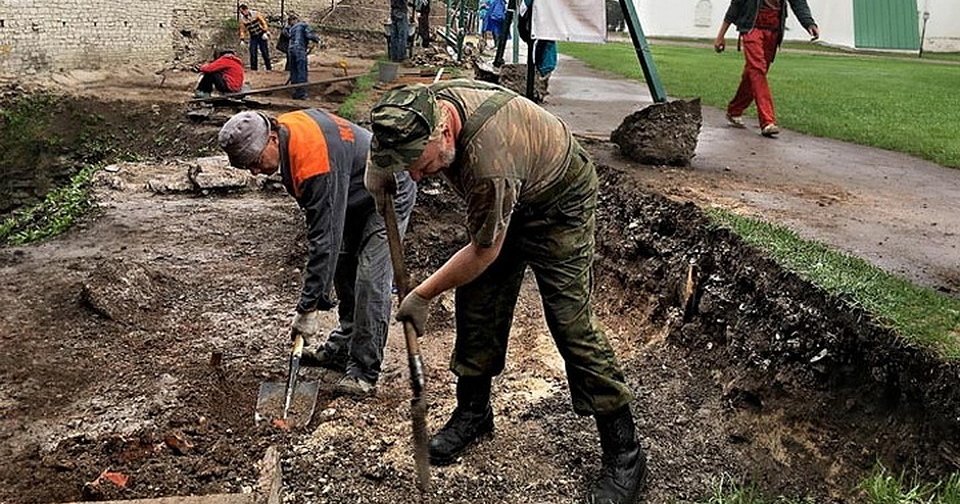 В Пскове найдено подпольное казино XVII века В Пскове найдено подпольное казино XVII века