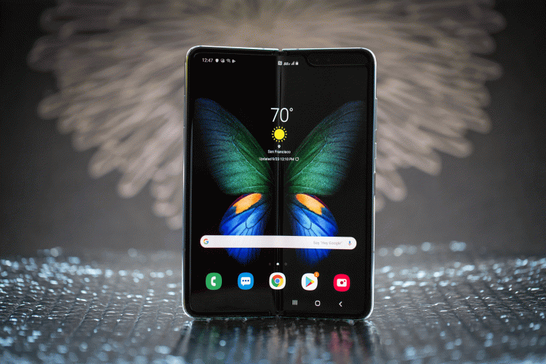 Гибкий Samsung Galaxy Fold сметают с прилавков