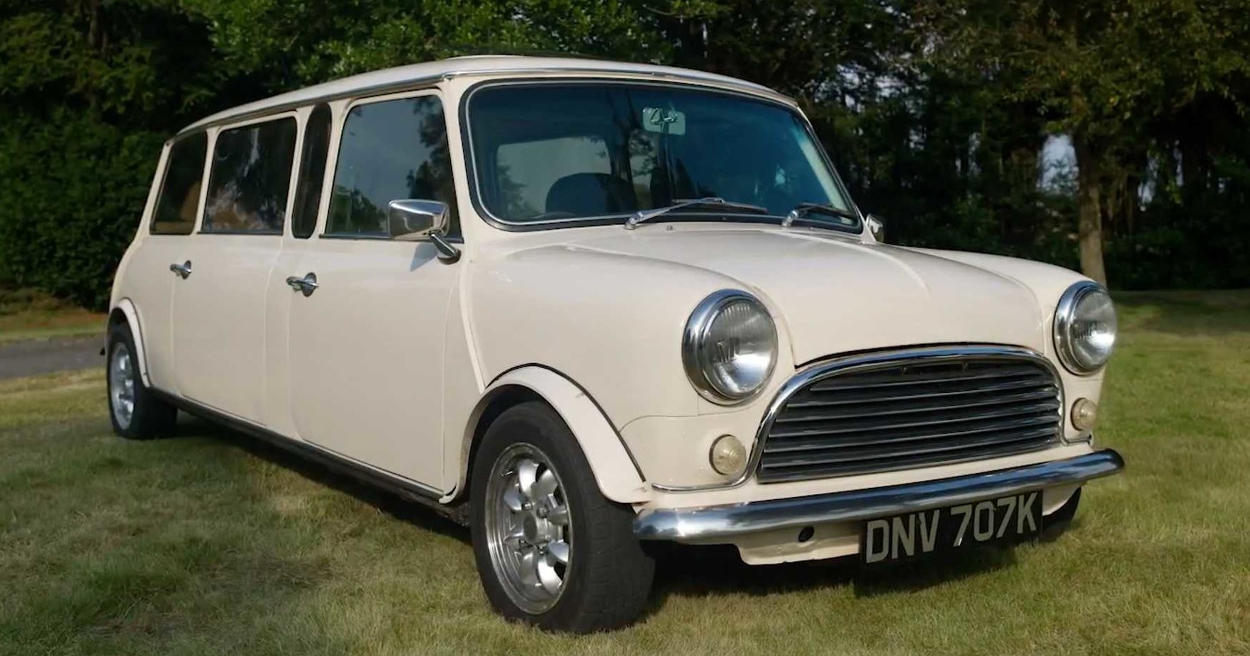 Из Mini сделали свадебный лимузин Из Mini сделали свадебный лимузин