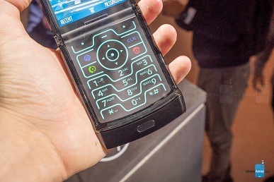 Motorola Razr — единственный гибкий смартфон, у которого не видно складку на экране