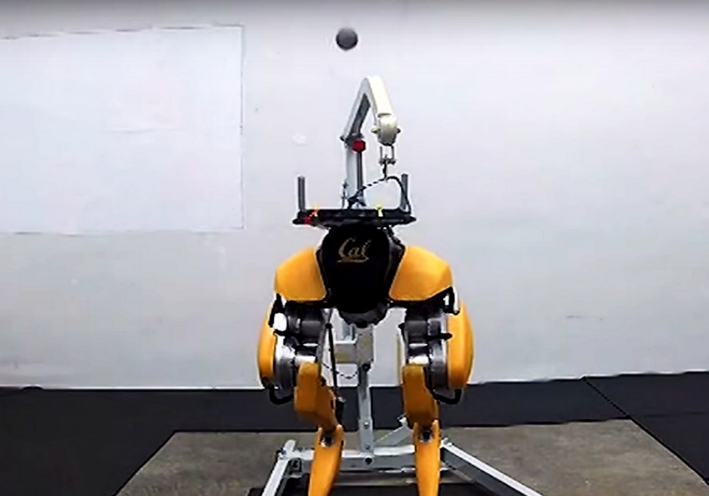 Робот Cassie Cal из Калифорнийского университета научился жонглировать мячом - 1 image