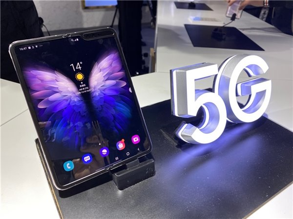 Ускоренный и доработанный Samsung Galaxy Fold представлен официально