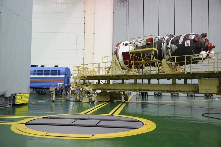 Фото дня: подготовка к запуску грузового корабля «Прогресс МС-13»