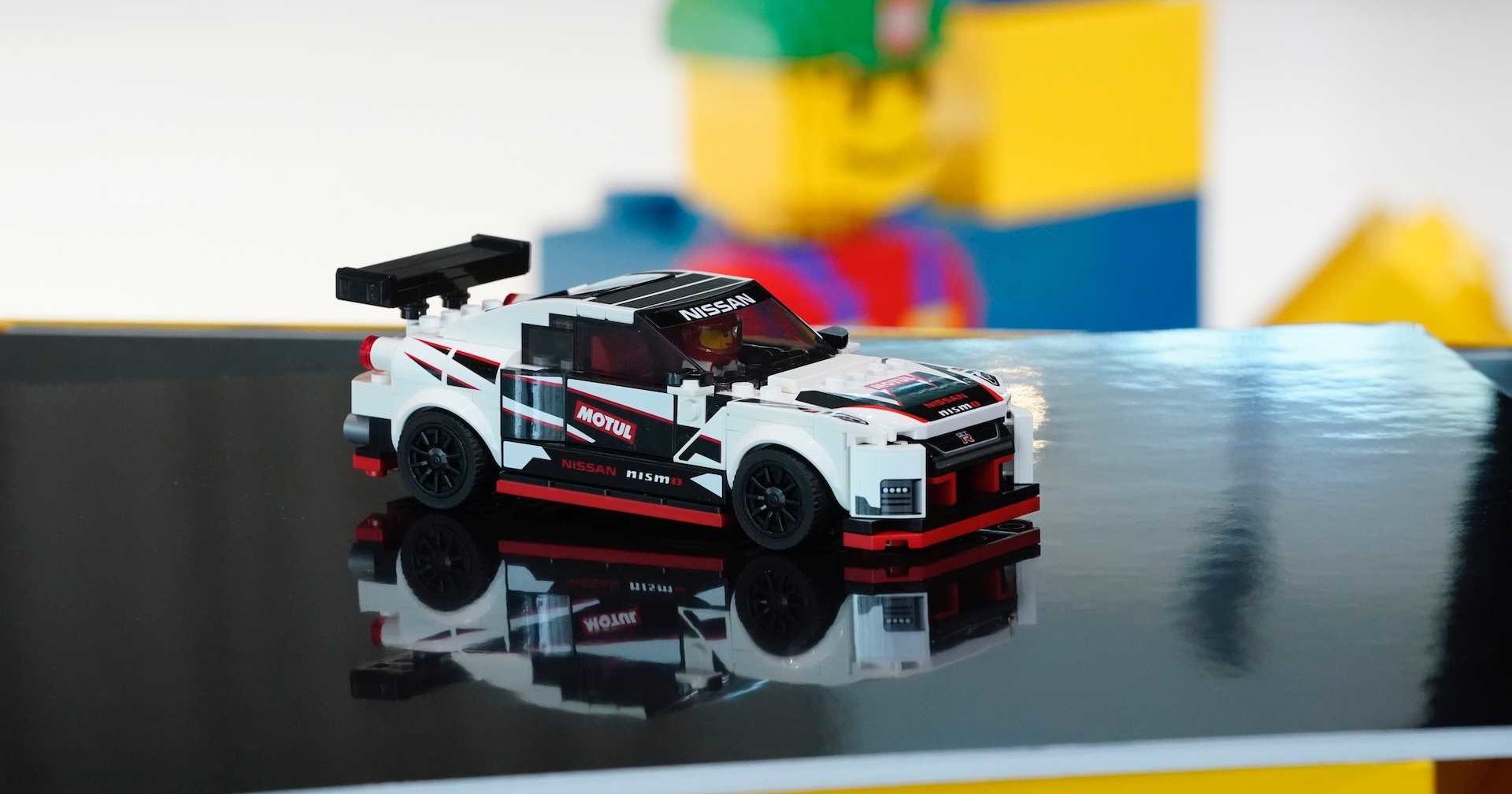 Посмотрите на Nissan GT-R Nismo из Lego