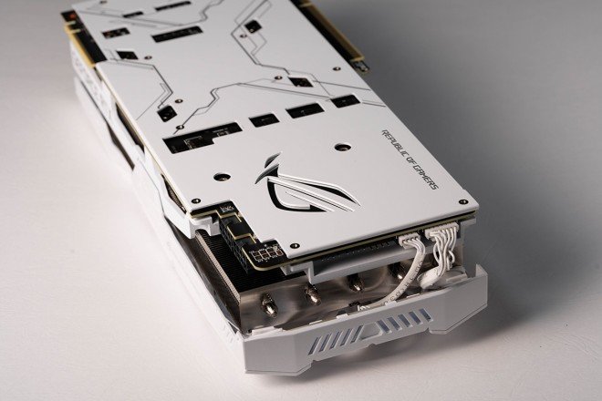 Появились изображения видеокарты Asus ROG Strix RTX 2080 Ti White Edition - 3 Появились изображения видеокарты Asus ROG Strix RTX 2080 Ti White Edition