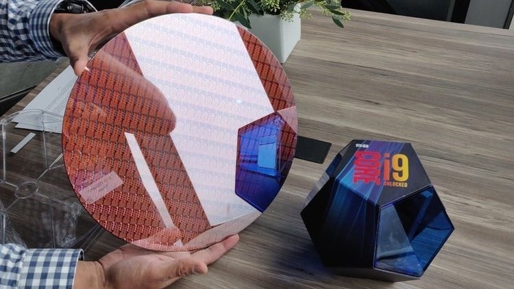 Intel отрицает привлечение Samsung для выпуска 14-нм процессоров Intel отрицает привлечение Samsung для выпуска 14-нм процессоров