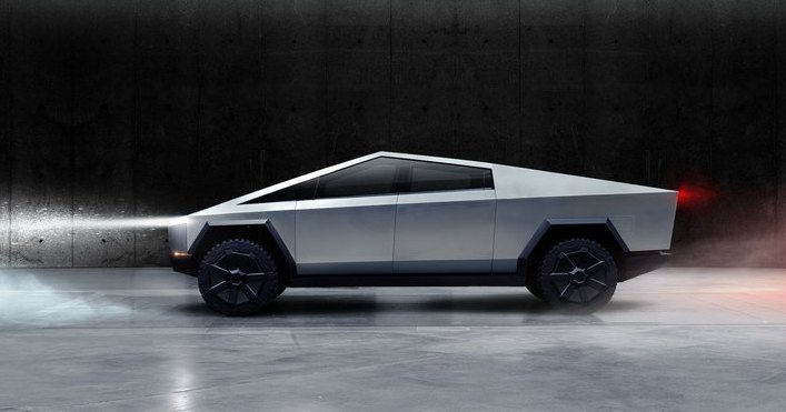 Tesla Cybertruck заметили на дороге: видео