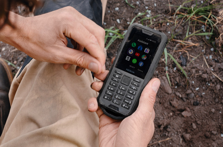 Неубиваемый Nokia 800 Tough появился в России