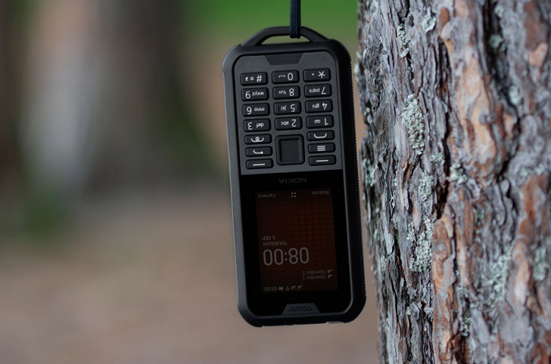 Неубиваемый Nokia 800 Tough появился в России