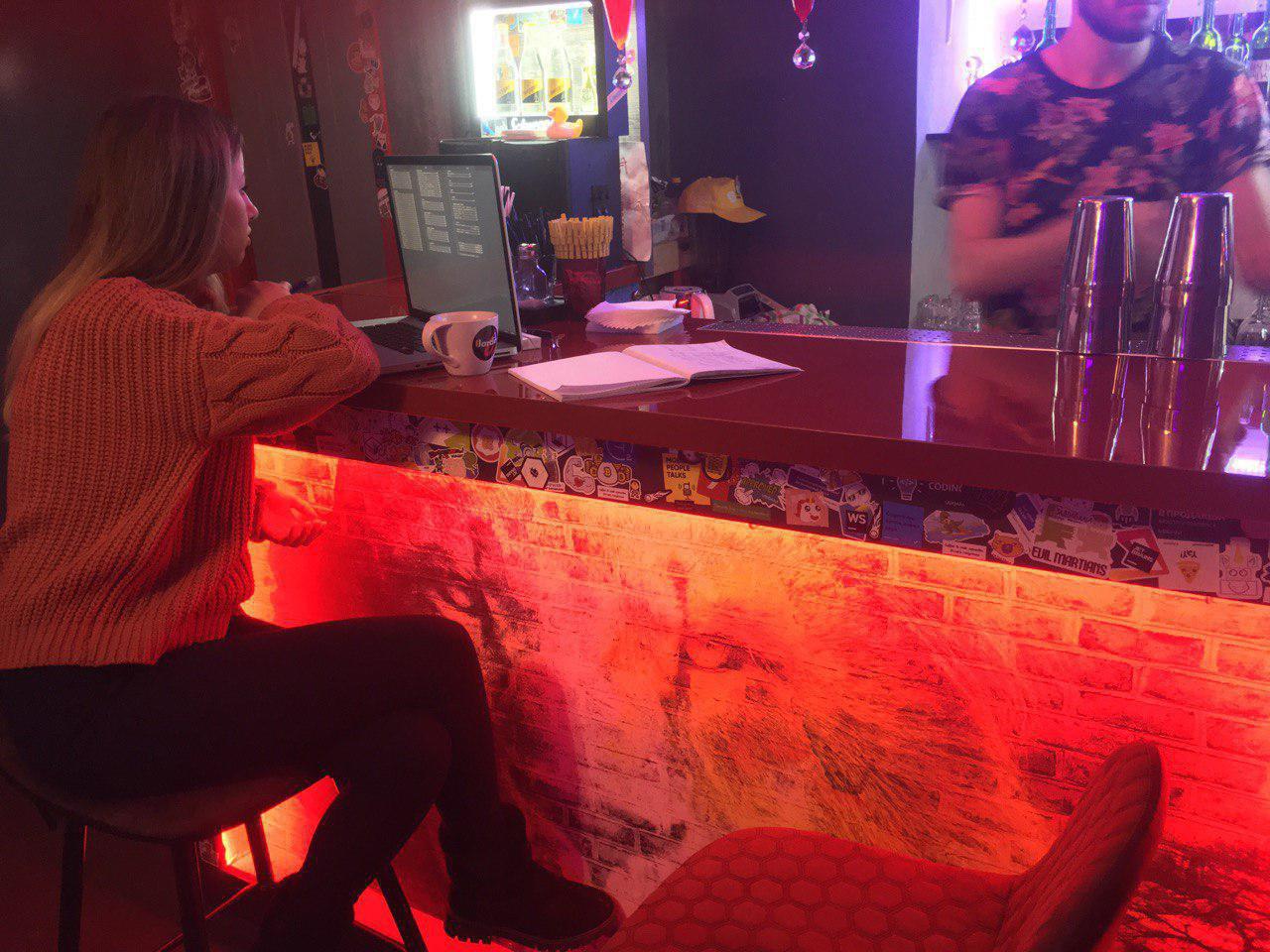 Разработчик открыл бар для разработчиков и хостит там встречи по Angular, верстке, PHP - 11 Разработчик открыл бар для разработчиков и хостит там встречи по Angular, верстке, PHP - 11