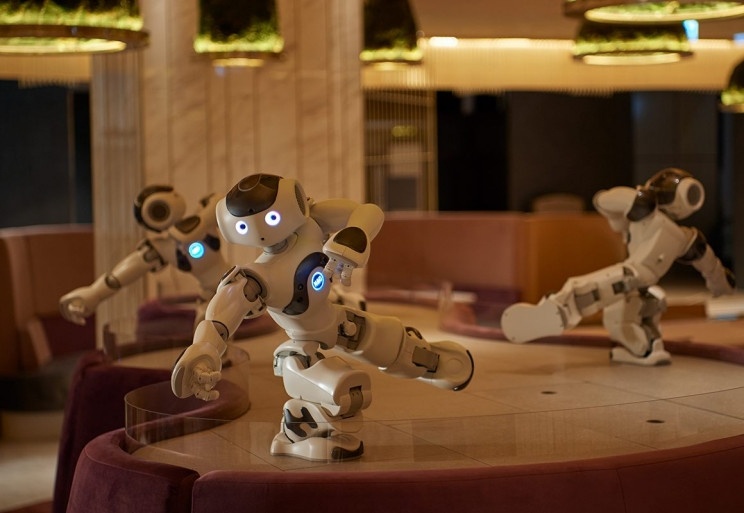 В Токио открыли кафе, где трудятся роботы Pepper и обычные официанты