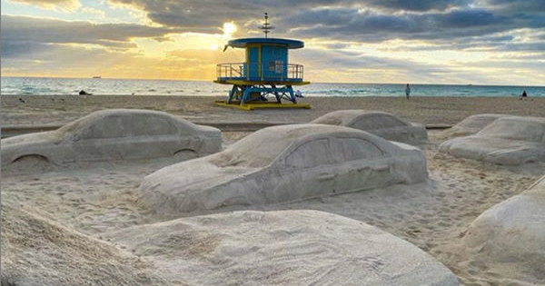 Художник сделал огромную пробку из песка