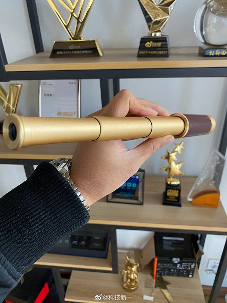 Боксерские перчатки, скейтборд, что дальше? Подзорная труба!