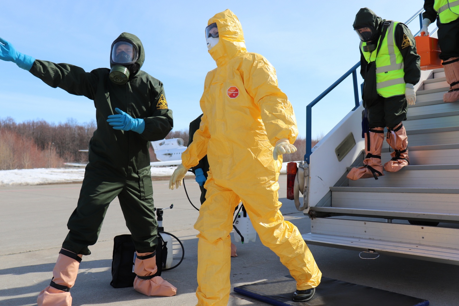 Как работает медслужба аэропорта - 12