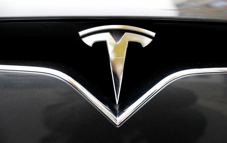 В США расследуют недавнюю аварию с участием электромобиля Tesla, предположительно двигавшегося на автопилоте - 1