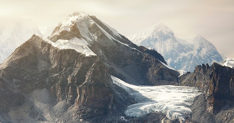 Почему на вершине Эвереста тает лед, когда вокруг страшный холод